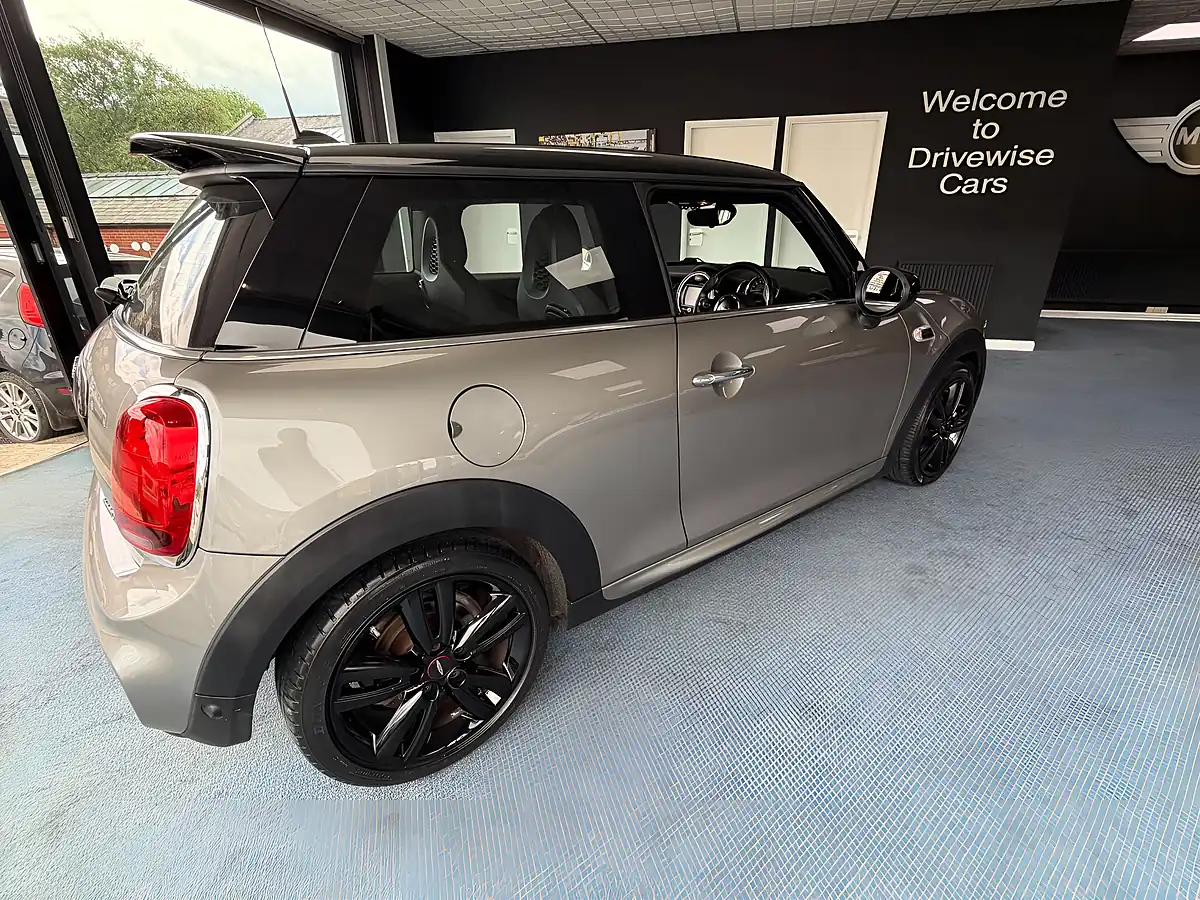 Used 2019 MINI Hatch Cooper Sport Silver - Interior and Exterior details 11