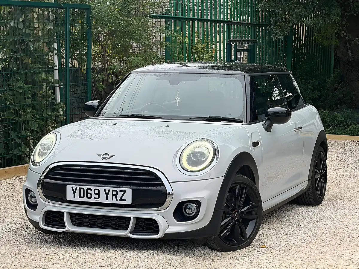Used 2019 MINI Hatch Cooper Sport Silver - Interior and Exterior details 3