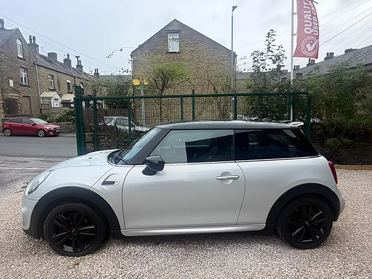 Used 2019 MINI Hatch Cooper Sport Silver - Interior and Exterior details 4