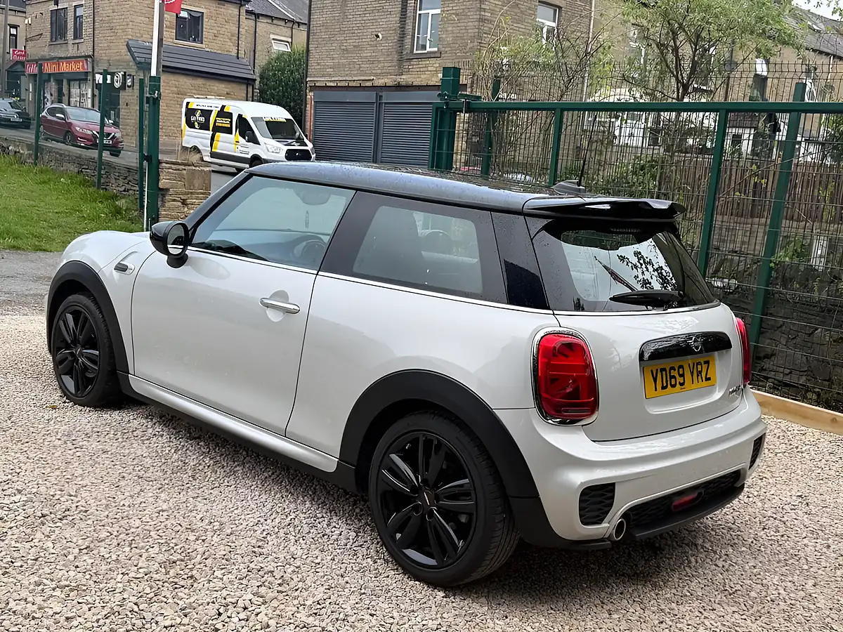 Used 2019 MINI Hatch Cooper Sport Silver - Interior and Exterior details 5