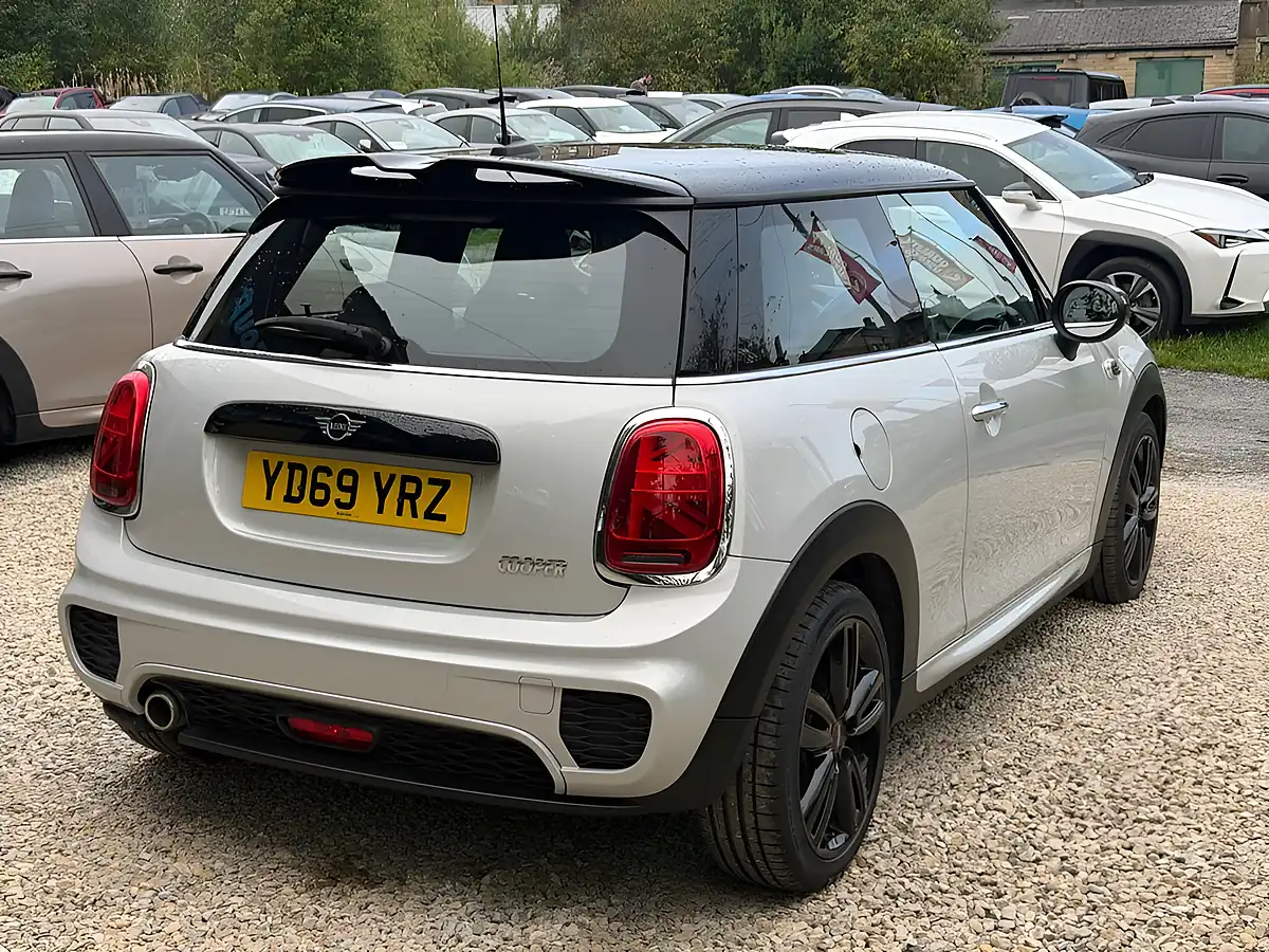 Used 2019 MINI Hatch Cooper Sport Silver - Interior and Exterior details 7