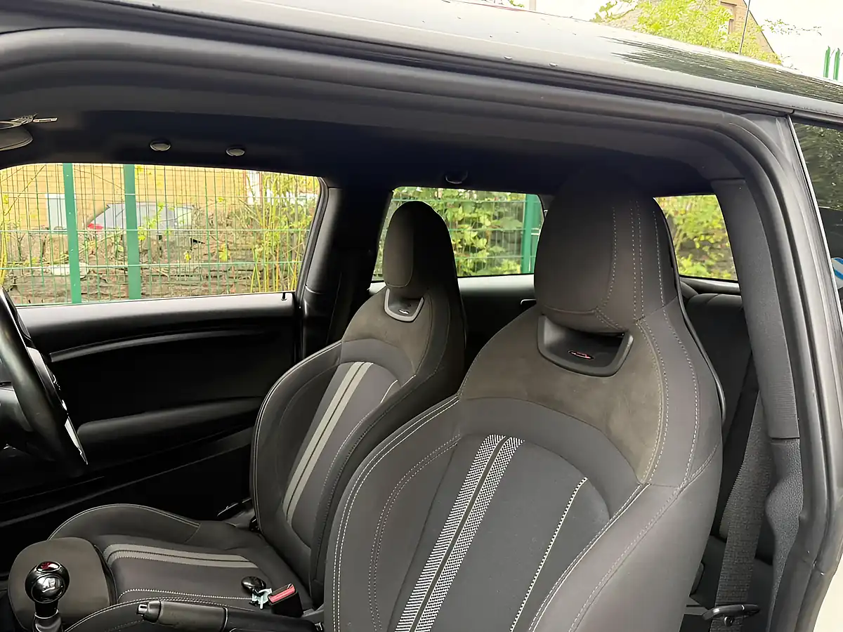 Used 2019 MINI Hatch Cooper Sport Silver - Interior and Exterior details 8