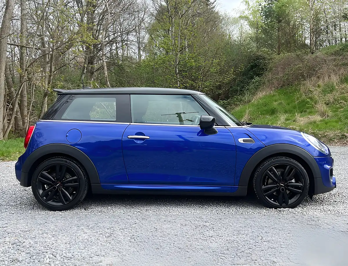 Used 2019 MINI Hatch Cooper Sport Starlight Blue - Interior and Exterior details 2