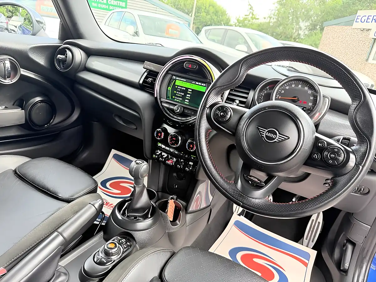 Used 2019 MINI Hatch Cooper Sport Starlight Blue - Interior and Exterior details 15