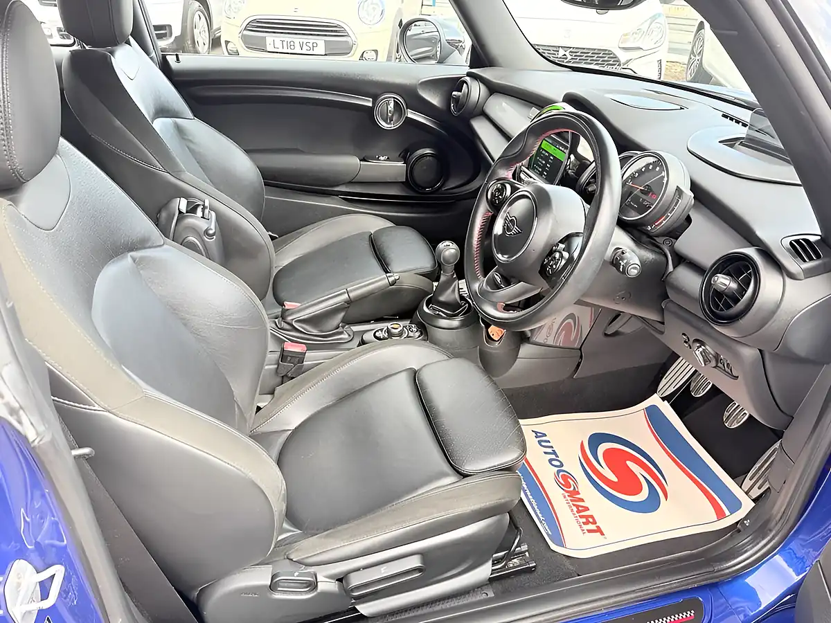 Used 2019 MINI Hatch Cooper Sport Starlight Blue - Interior and Exterior details 19