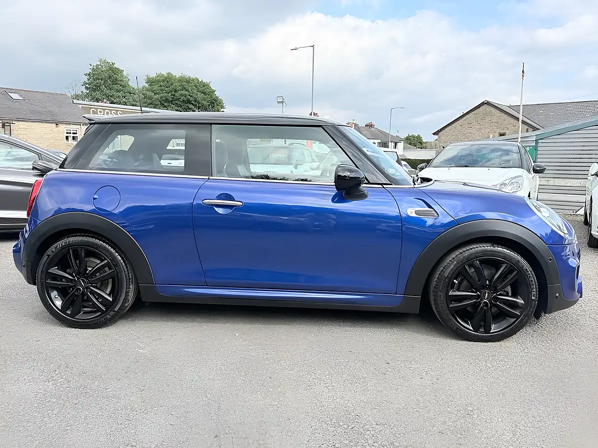 Used 2019 MINI Hatch Cooper Sport Starlight Blue - Interior and Exterior details 7