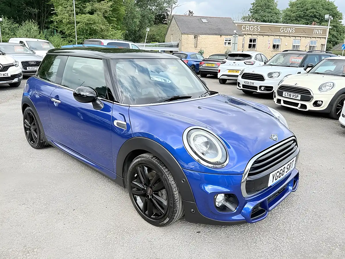Used 2019 MINI Hatch Cooper Sport Starlight Blue - Interior and Exterior details 8