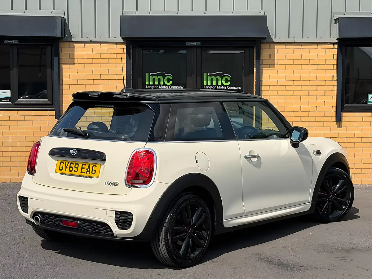 Used 2019 MINI Hatch Cooper Sport White - Interior and Exterior details 10