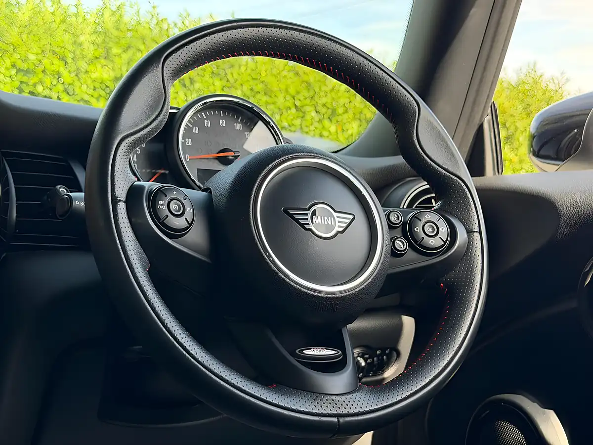 Used 2019 MINI Hatch Cooper Sport White - Interior and Exterior details 16