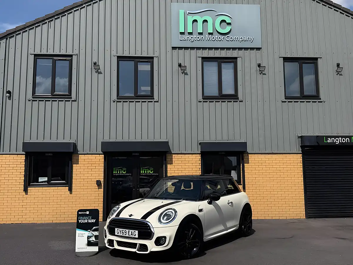 Used 2019 MINI Hatch Cooper Sport White - Interior and Exterior details 2