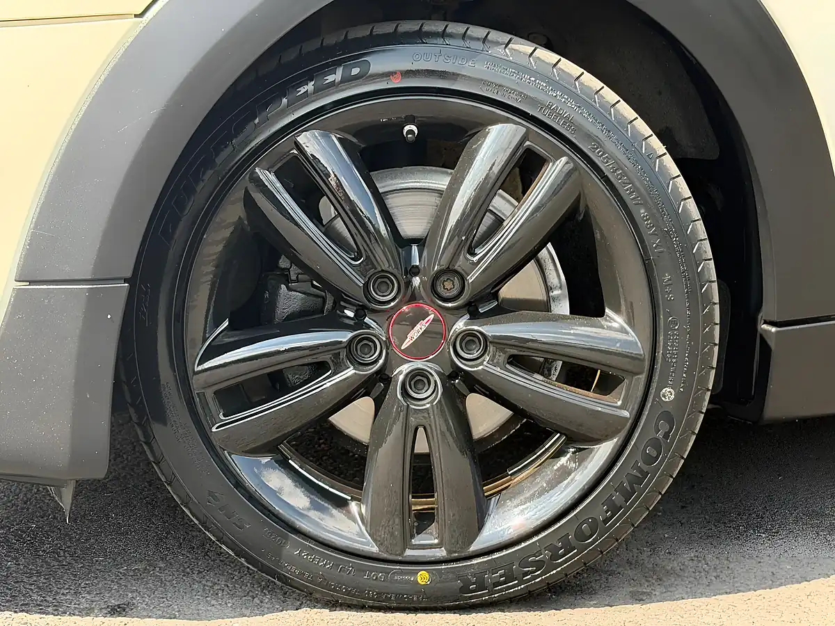 Used 2019 MINI Hatch Cooper Sport White - Interior and Exterior details 5