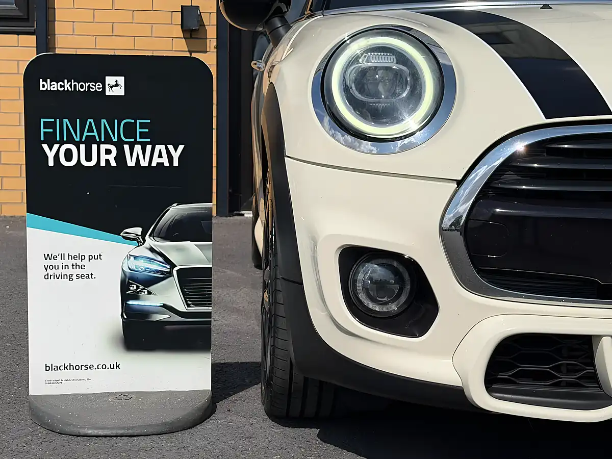 Used 2019 MINI Hatch Cooper Sport White - Interior and Exterior details 7