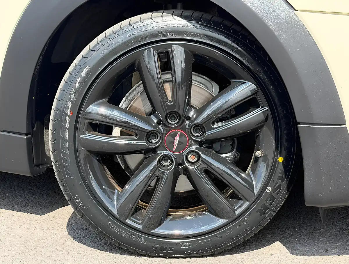 Used 2019 MINI Hatch Cooper Sport White - Interior and Exterior details 9