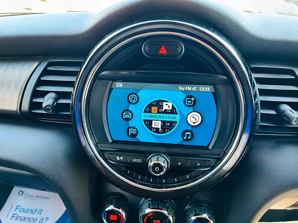 Used 2019 MINI Hatch Exclusive Black - Interior and Exterior details 11
