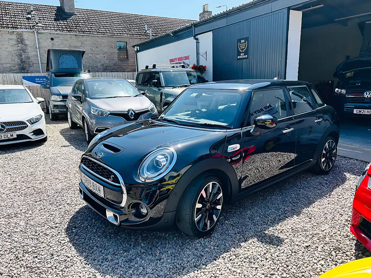 Used 2019 MINI Hatch Exclusive Black - Interior and Exterior details 2
