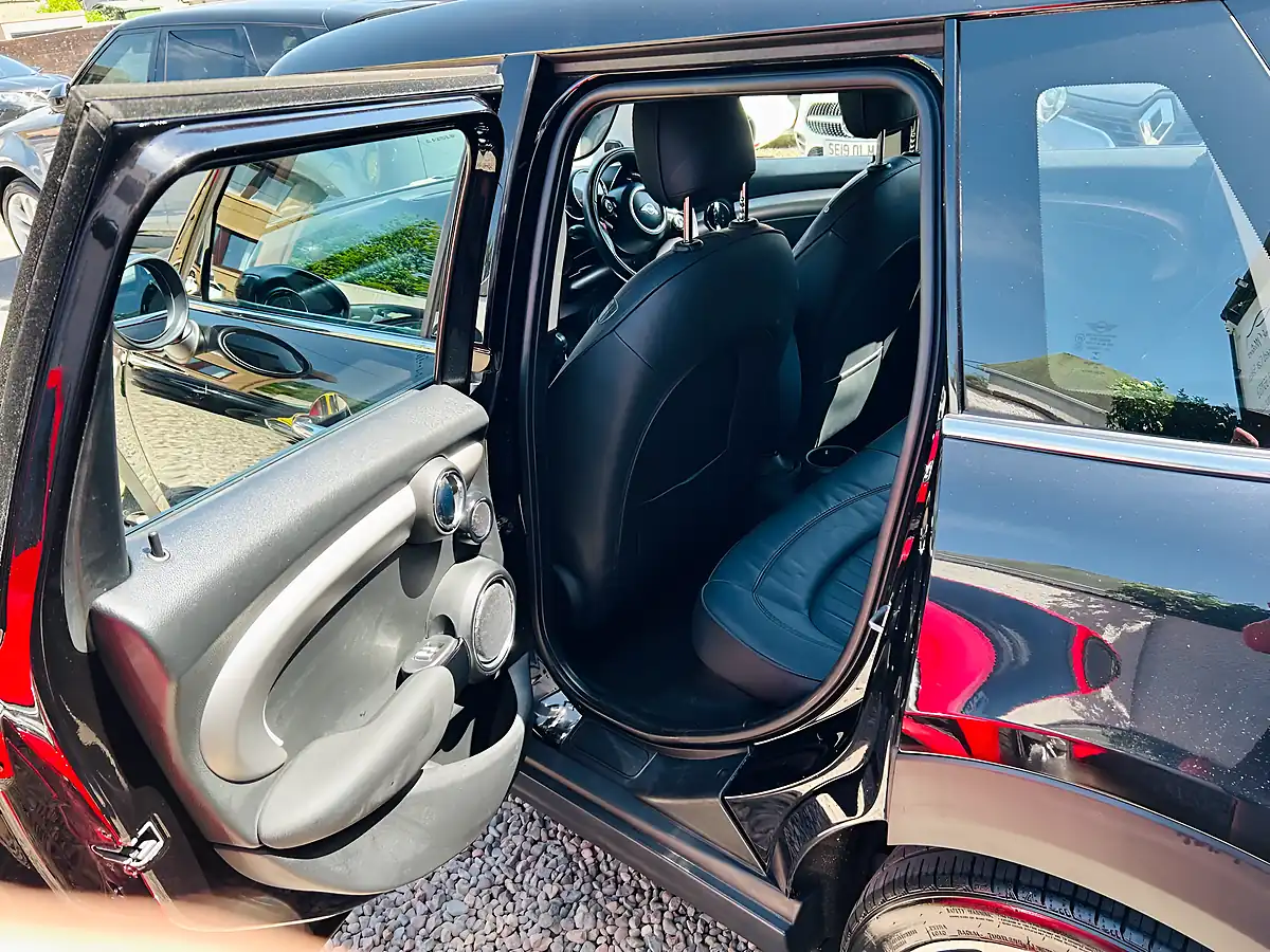Used 2019 MINI Hatch Exclusive Black - Interior and Exterior details 7