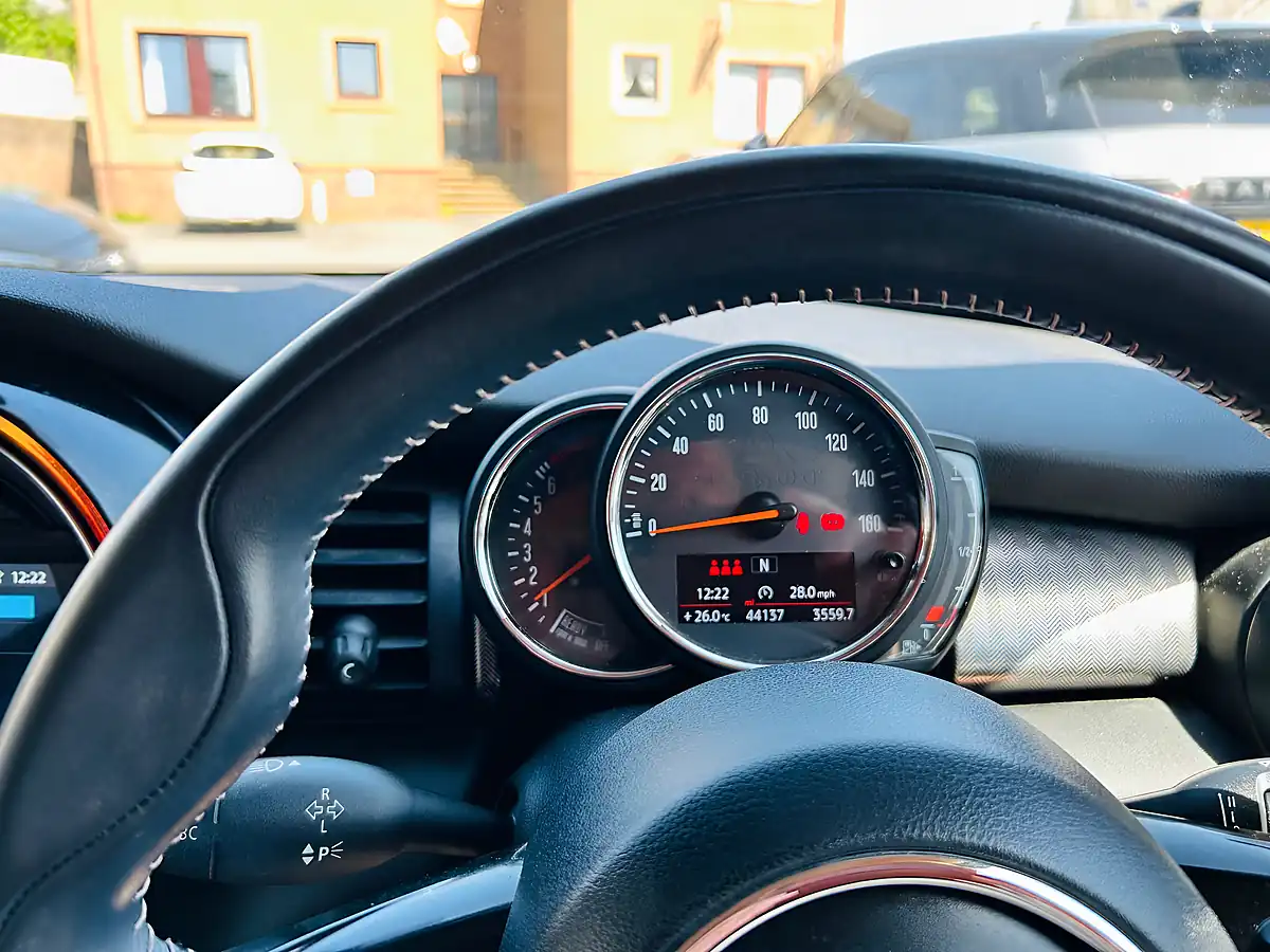 Used 2019 MINI Hatch Exclusive Black - Interior and Exterior details 8