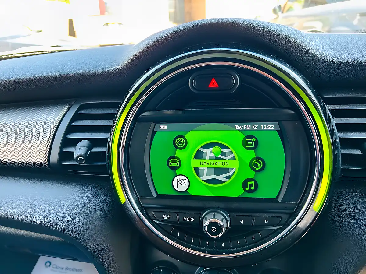 Used 2019 MINI Hatch Exclusive Black - Interior and Exterior details 9