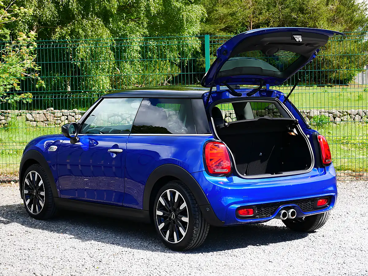 Used 2019 MINI Hatch Exclusive Starlight Blue - Interior and Exterior details 10