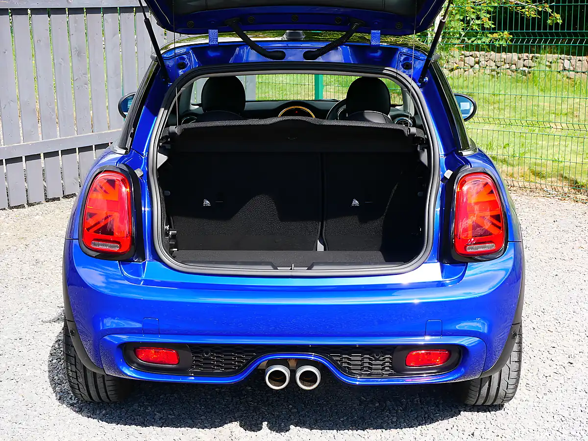 Used 2019 MINI Hatch Exclusive Starlight Blue - Interior and Exterior details 11