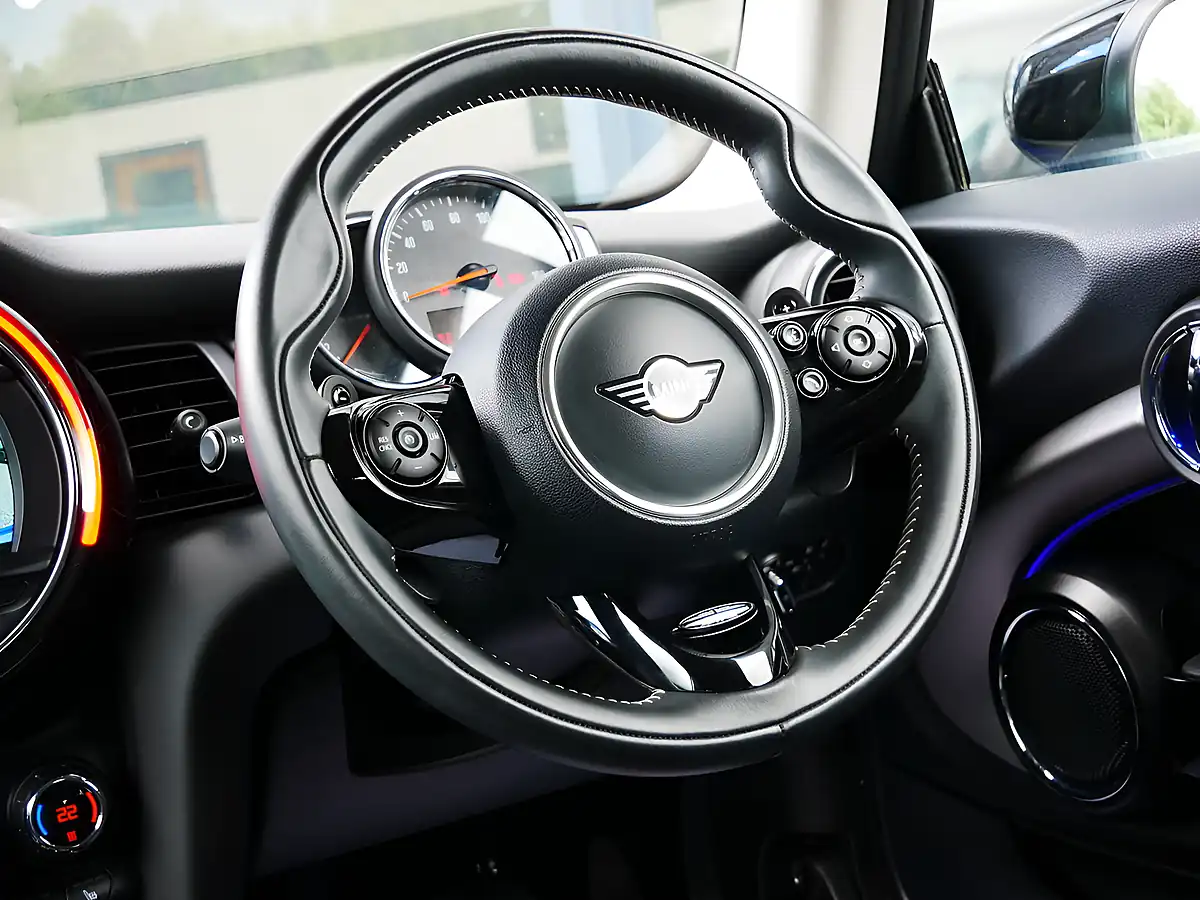 Used 2019 MINI Hatch Exclusive Starlight Blue - Interior and Exterior details 18