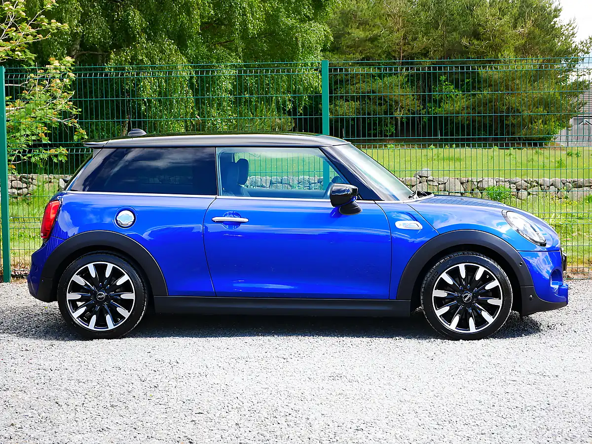 Used 2019 MINI Hatch Exclusive Starlight Blue - Interior and Exterior details 5