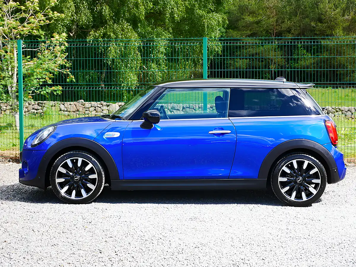 Used 2019 MINI Hatch Exclusive Starlight Blue - Interior and Exterior details 6