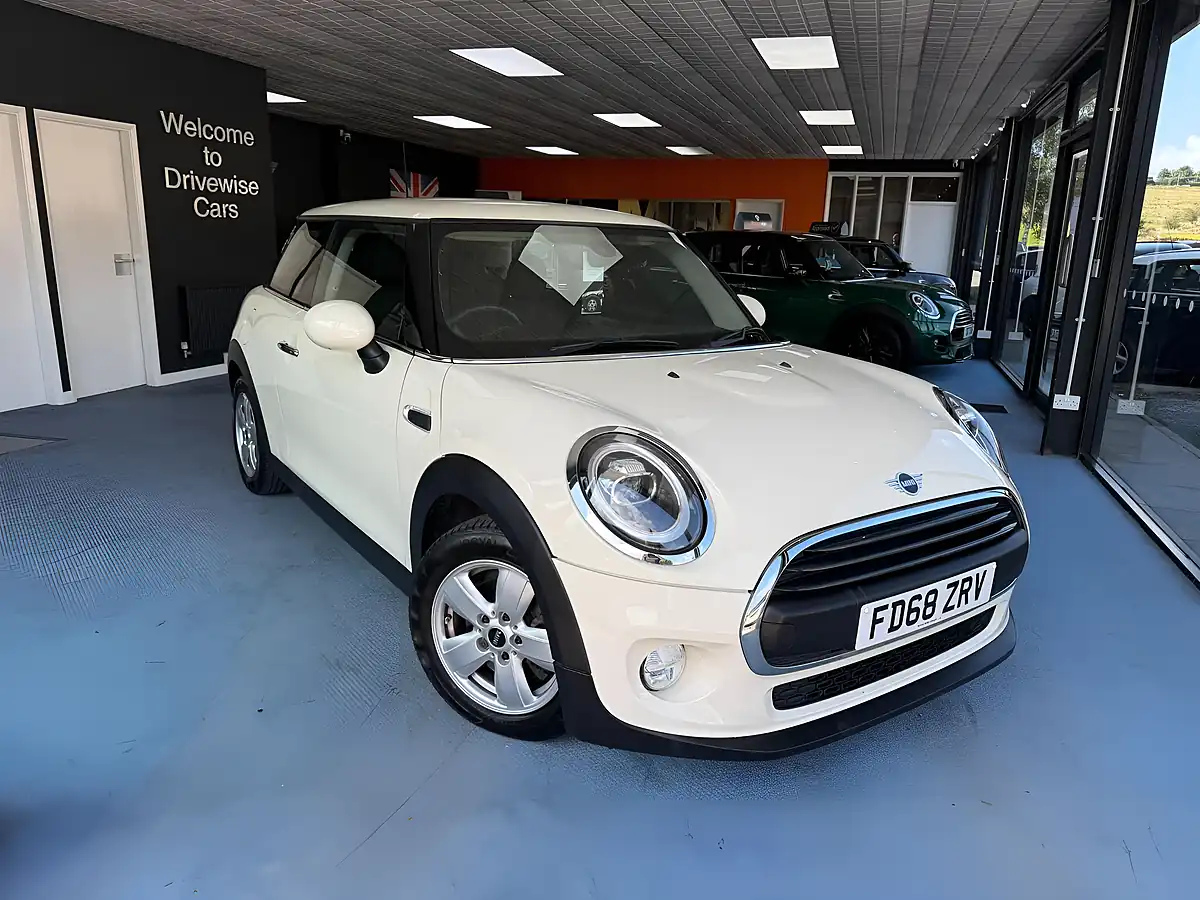 Used 2019 MINI Hatch One Classic White - Front View