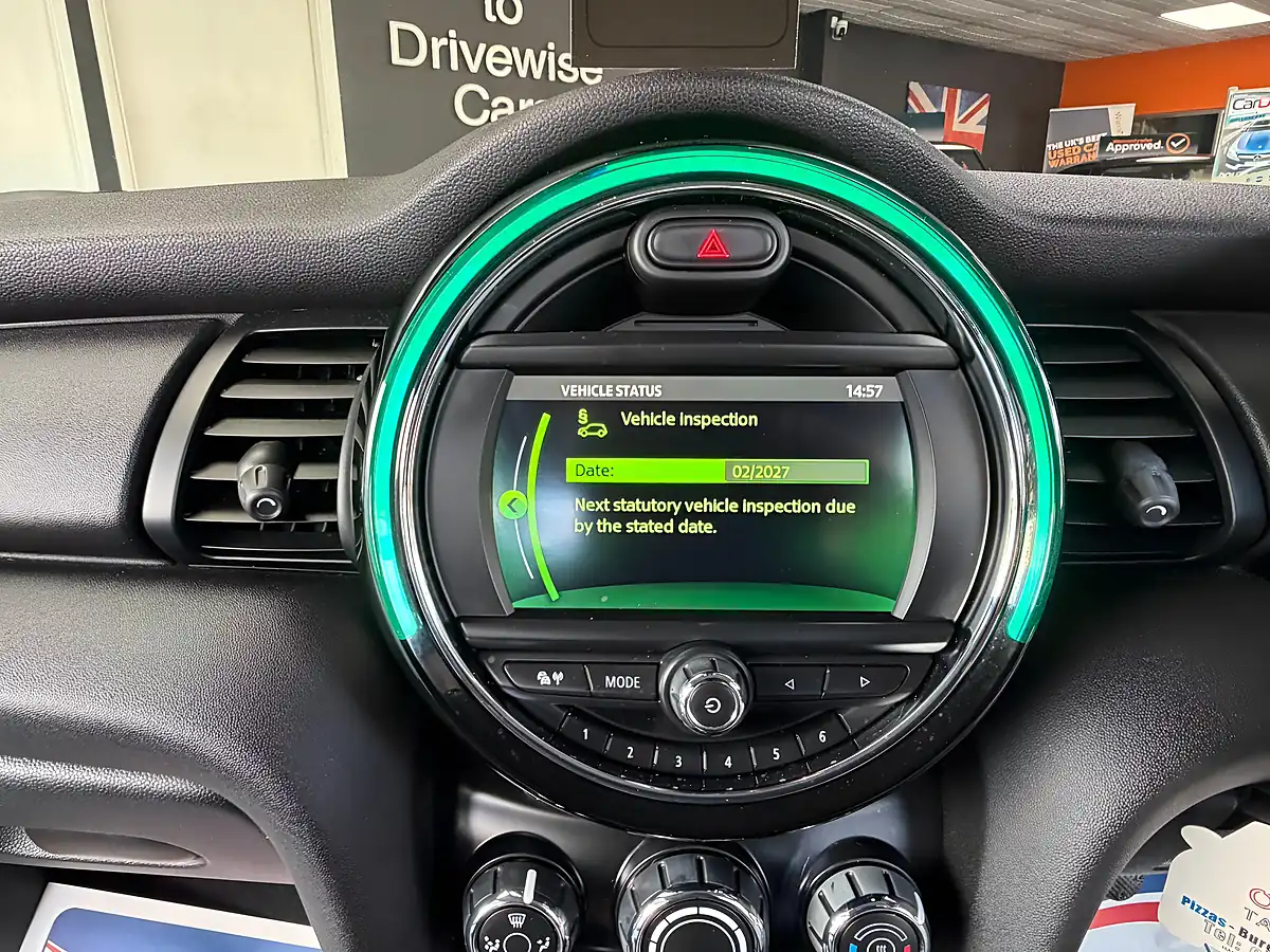 Used 2019 MINI Hatch One Classic White - Interior and Exterior details 14