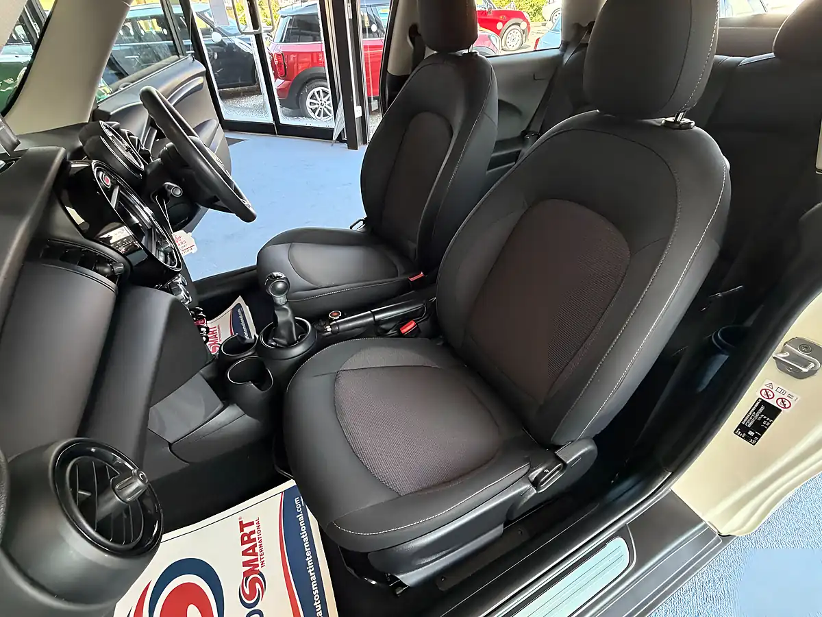 Used 2019 MINI Hatch One Classic White - Interior and Exterior details 16