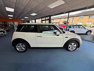 Used 2019 MINI Hatch One Classic White - Interior and Exterior details 2