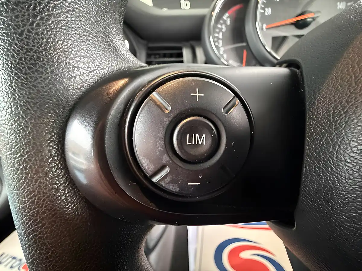 Used 2019 MINI Hatch One Classic White - Interior and Exterior details 15