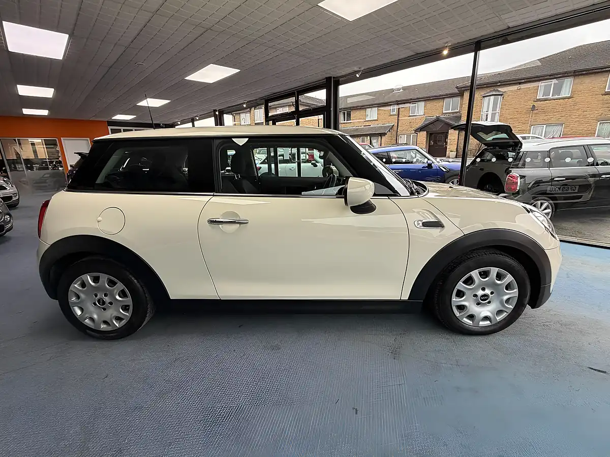 Used 2019 MINI Hatch One Classic White - Interior and Exterior details 2