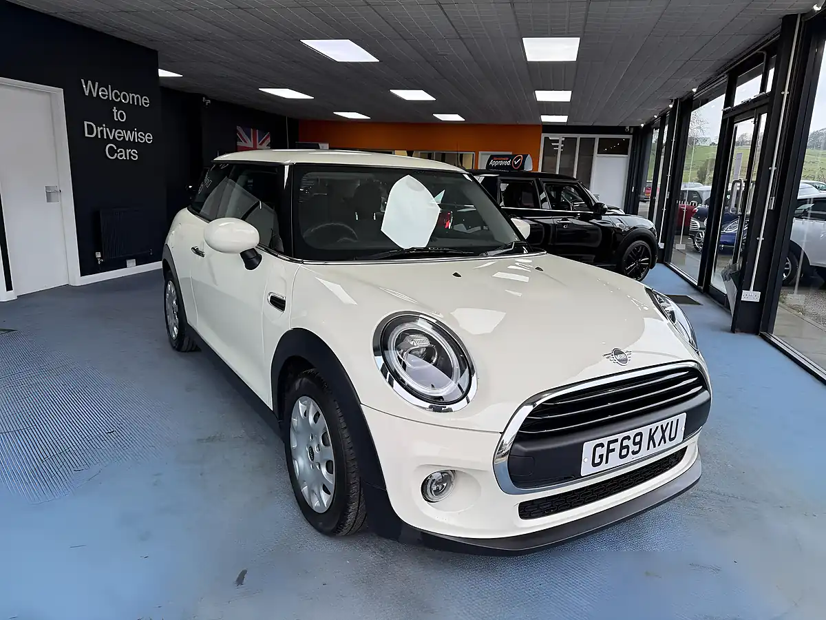 Used 2019 MINI Hatch One Classic White - Interior and Exterior details 3