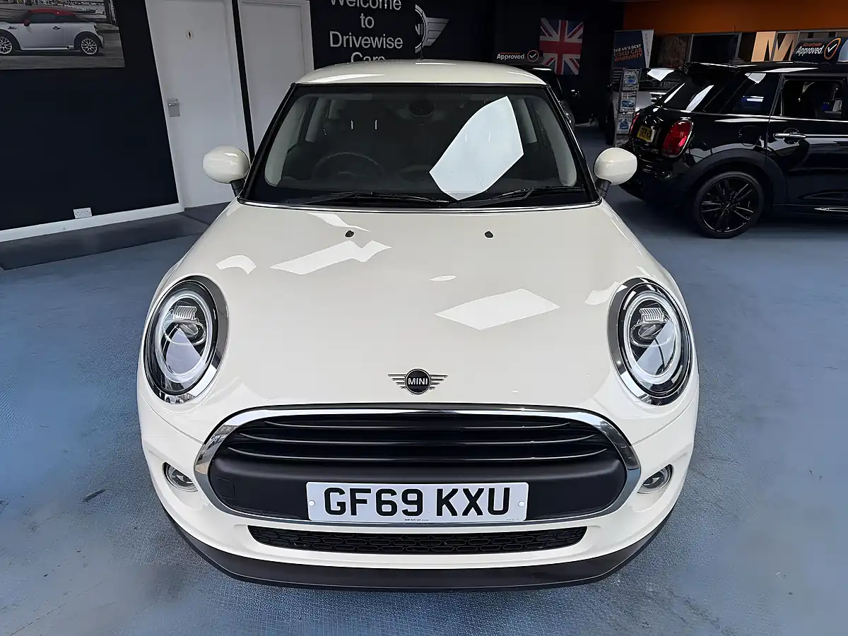 Used 2019 MINI Hatch One Classic White - Interior and Exterior details 4