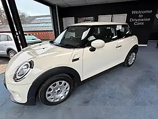 Used 2019 MINI Hatch One Classic White - Interior and Exterior details 5