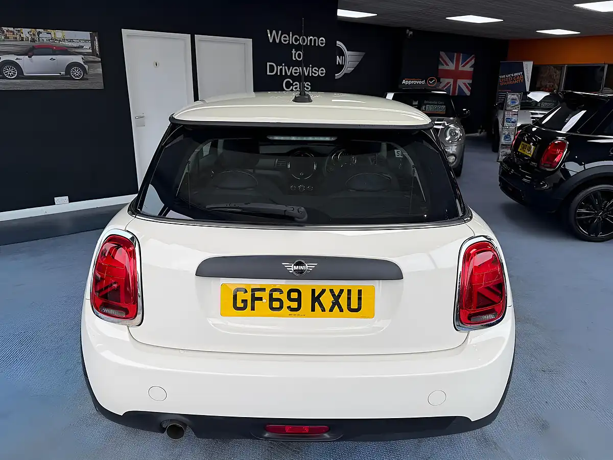 Used 2019 MINI Hatch One Classic White - Interior and Exterior details 8