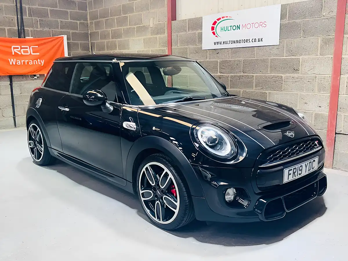 Used 2019 MINI Hatch Sport Black - Front View