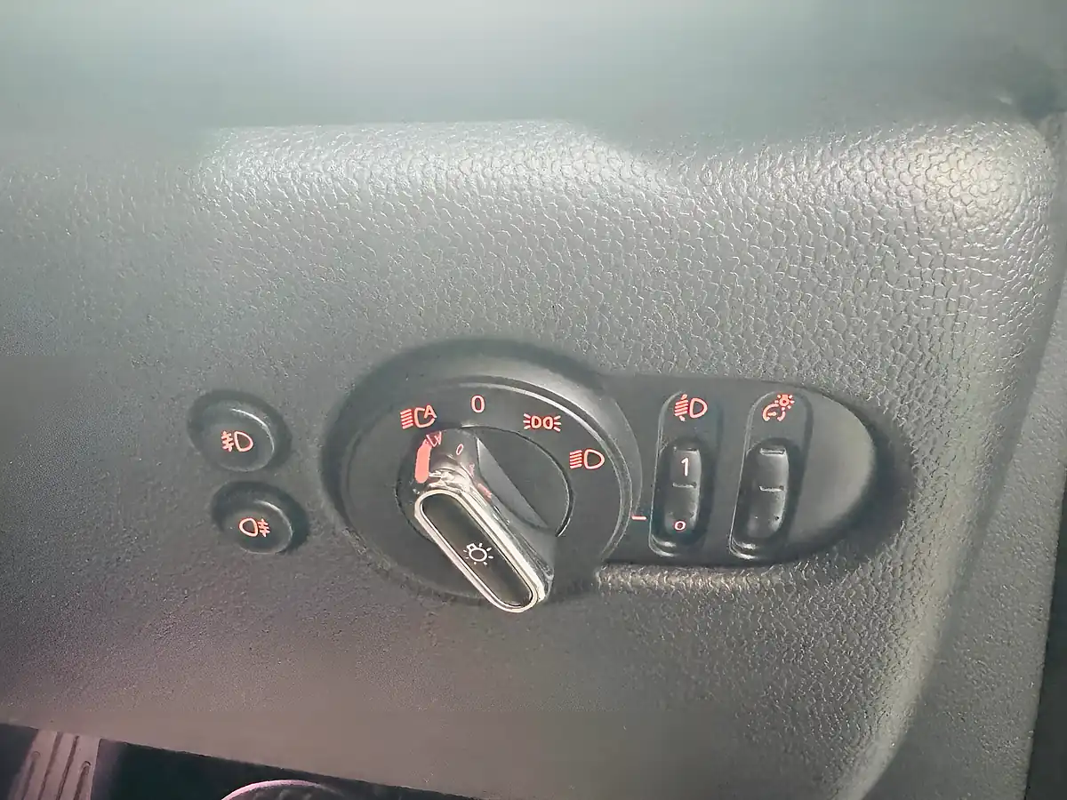 Used 2019 MINI Hatch Sport Black - Interior and Exterior details 13
