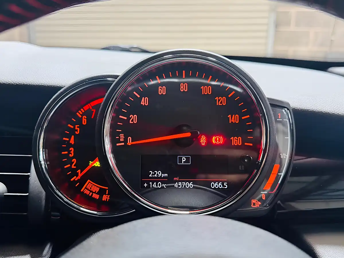 Used 2019 MINI Hatch Sport Black - Interior and Exterior details 9