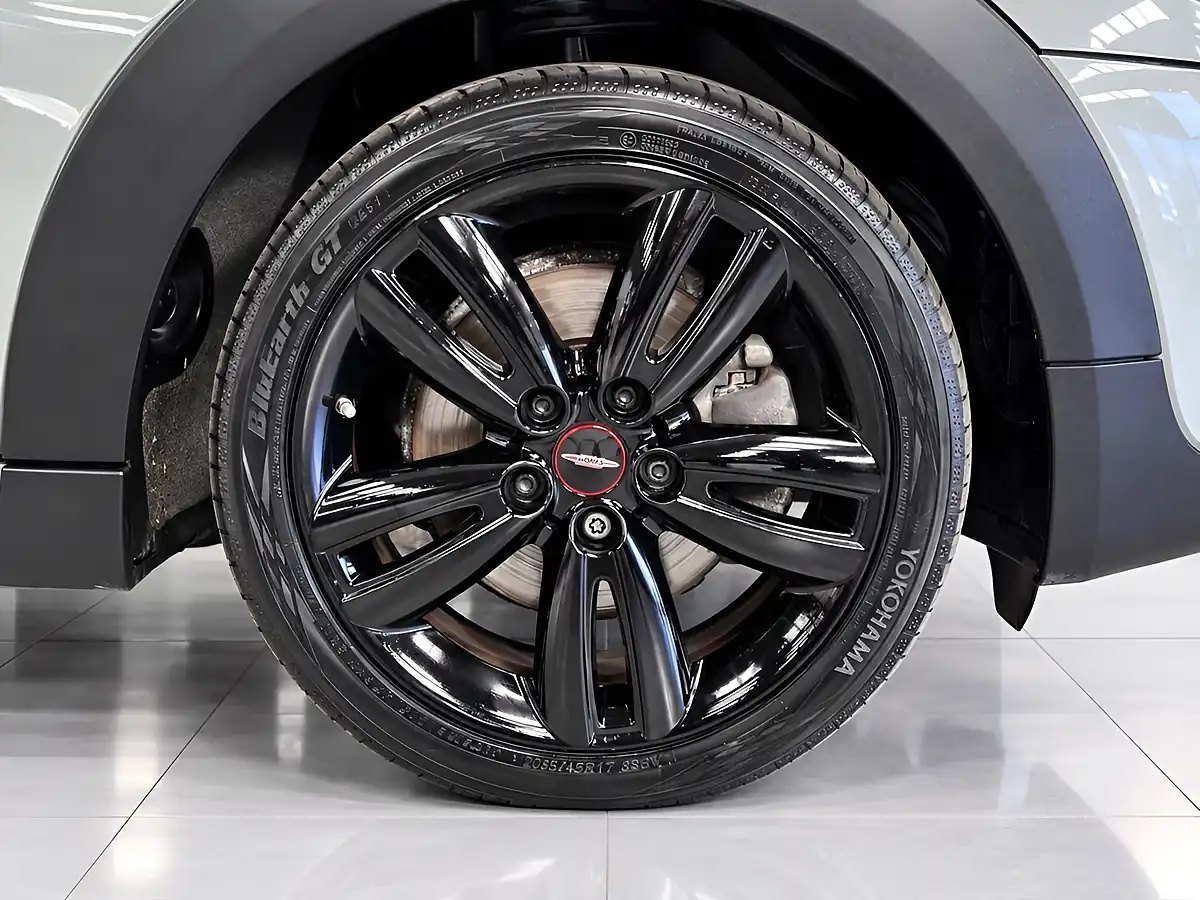 Used 2019 MINI Hatch Sport Moonwalk Grey - Interior and Exterior details 11