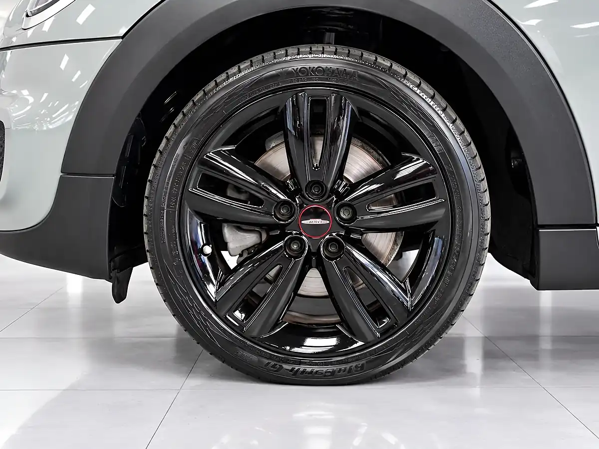 Used 2019 MINI Hatch Sport Moonwalk Grey - Interior and Exterior details 12