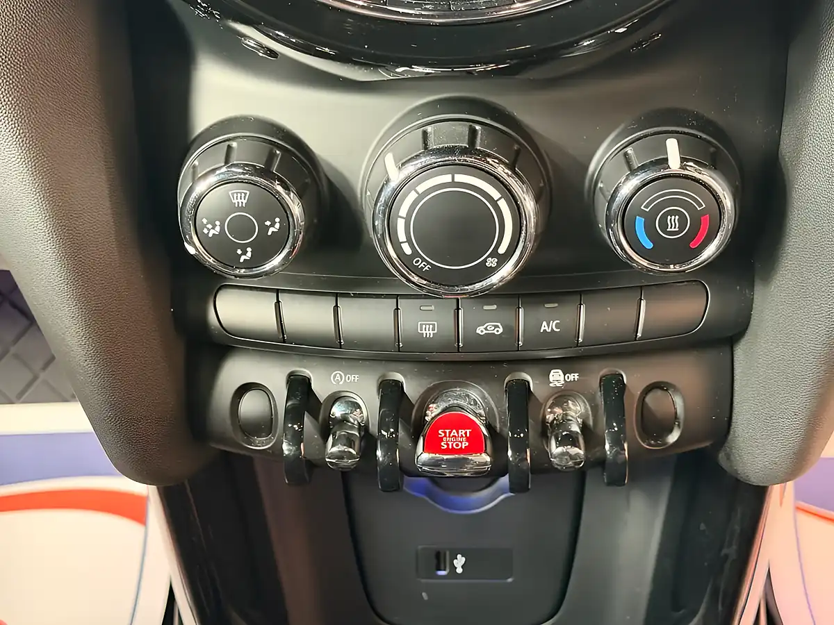 Used 2019 MINI Hatch Sport Moonwalk Grey - Interior and Exterior details 15