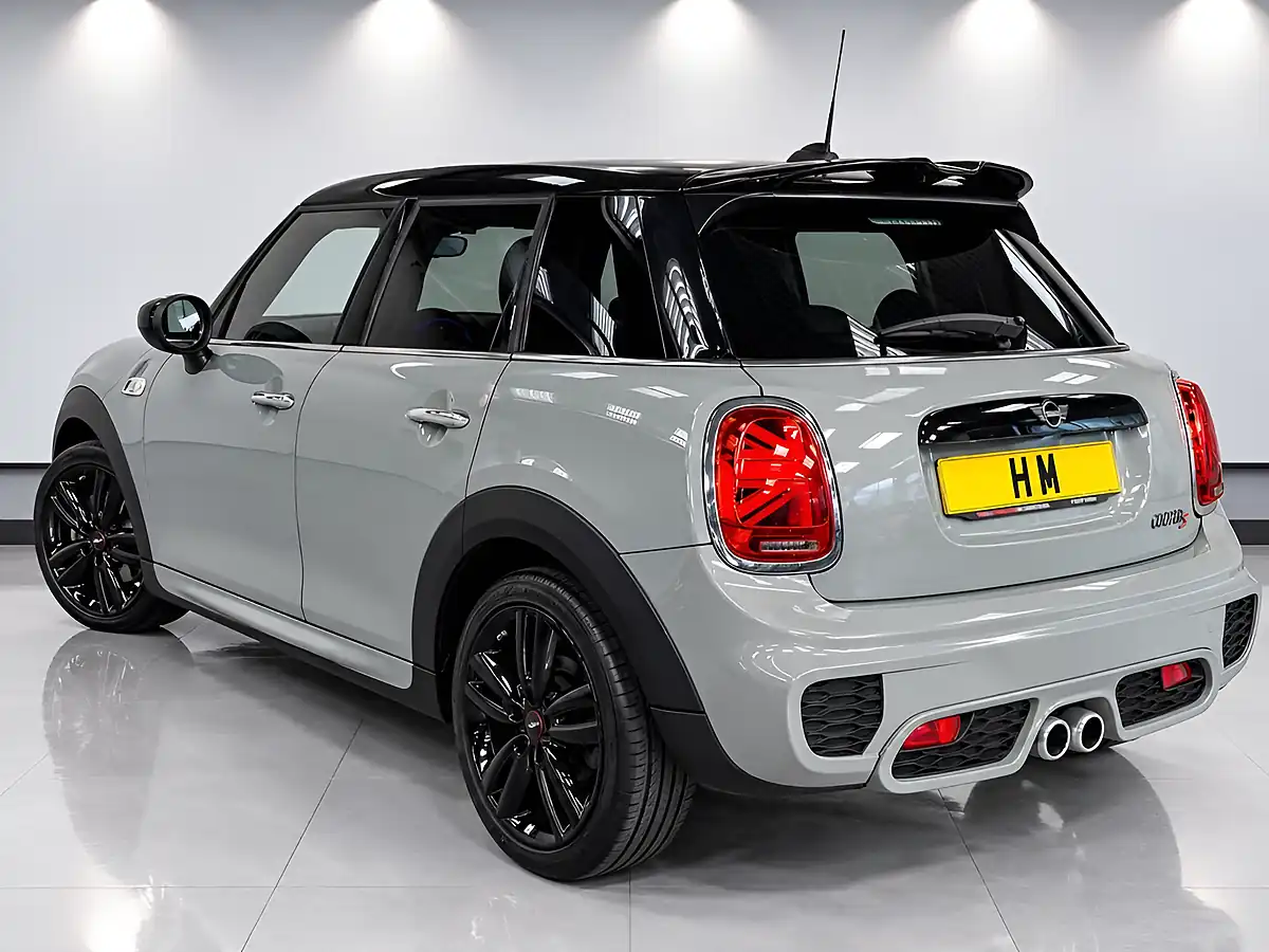 Used 2019 MINI Hatch Sport Moonwalk Grey - Interior and Exterior details 4