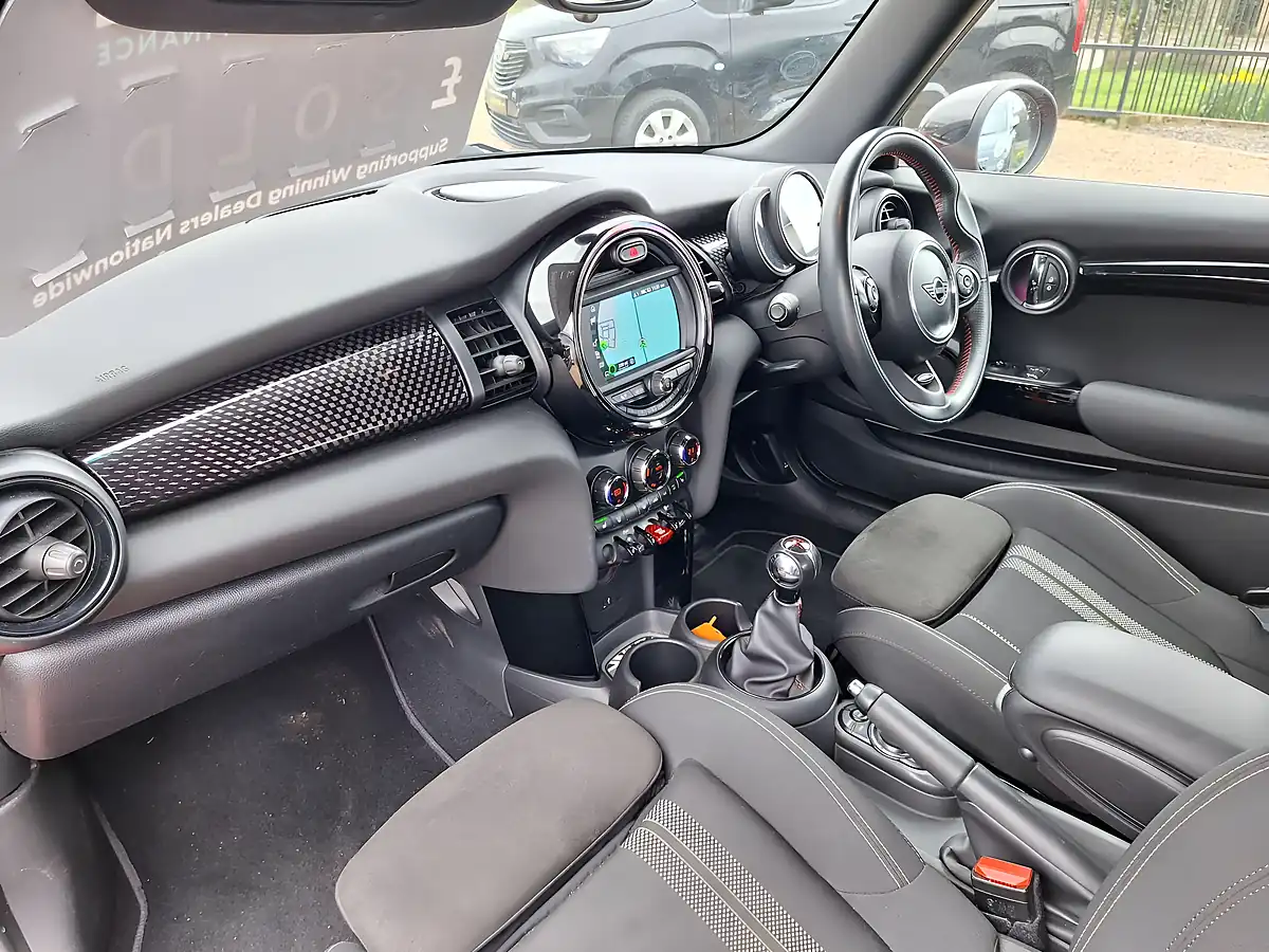 Used 2019 MINI Hatch Sport Red - Interior and Exterior details 2