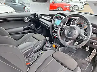 Used 2019 MINI Hatch Sport Red - Interior and Exterior details 4