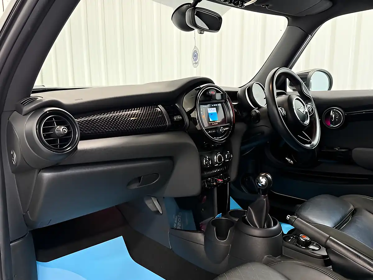 Used 2019 MINI Hatch Sport White - Interior and Exterior details 14