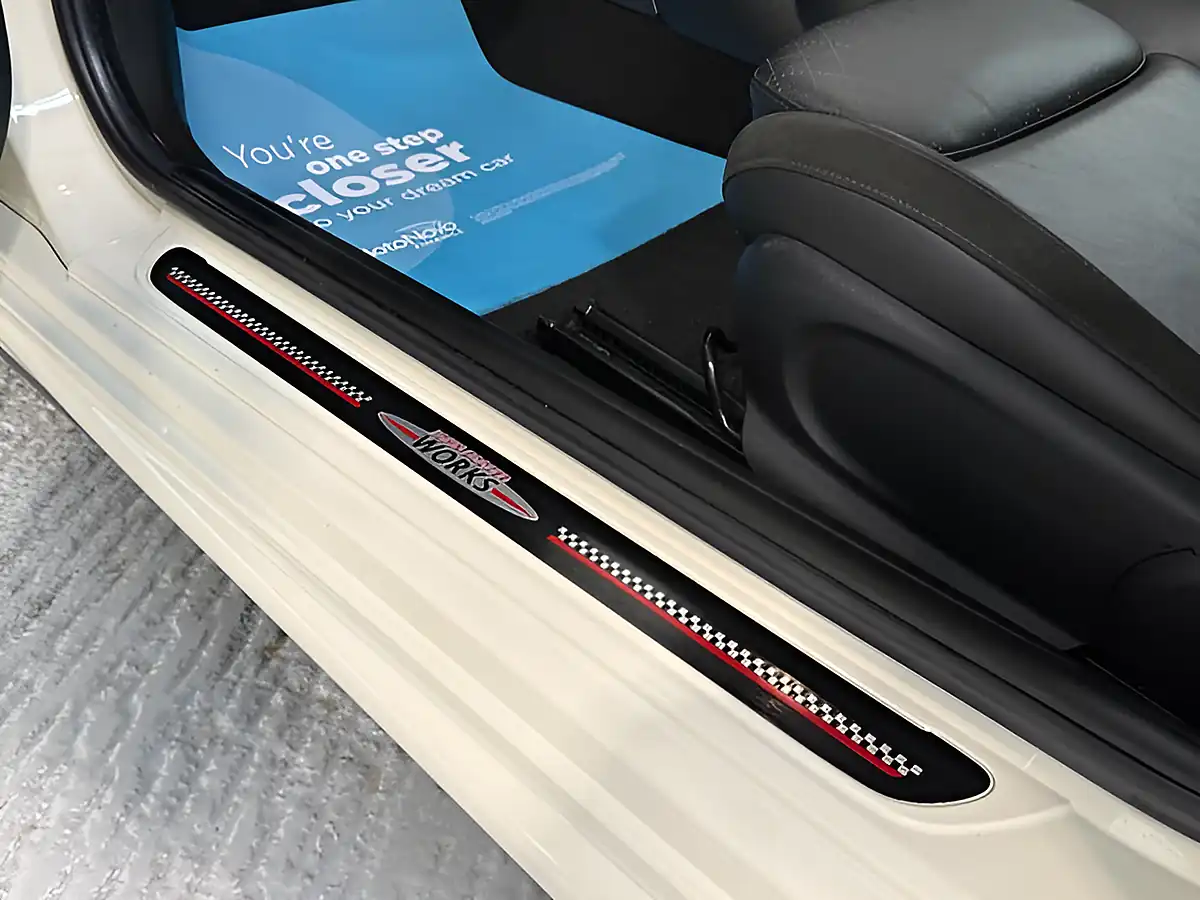 Used 2019 MINI Hatch Sport White - Interior and Exterior details 15