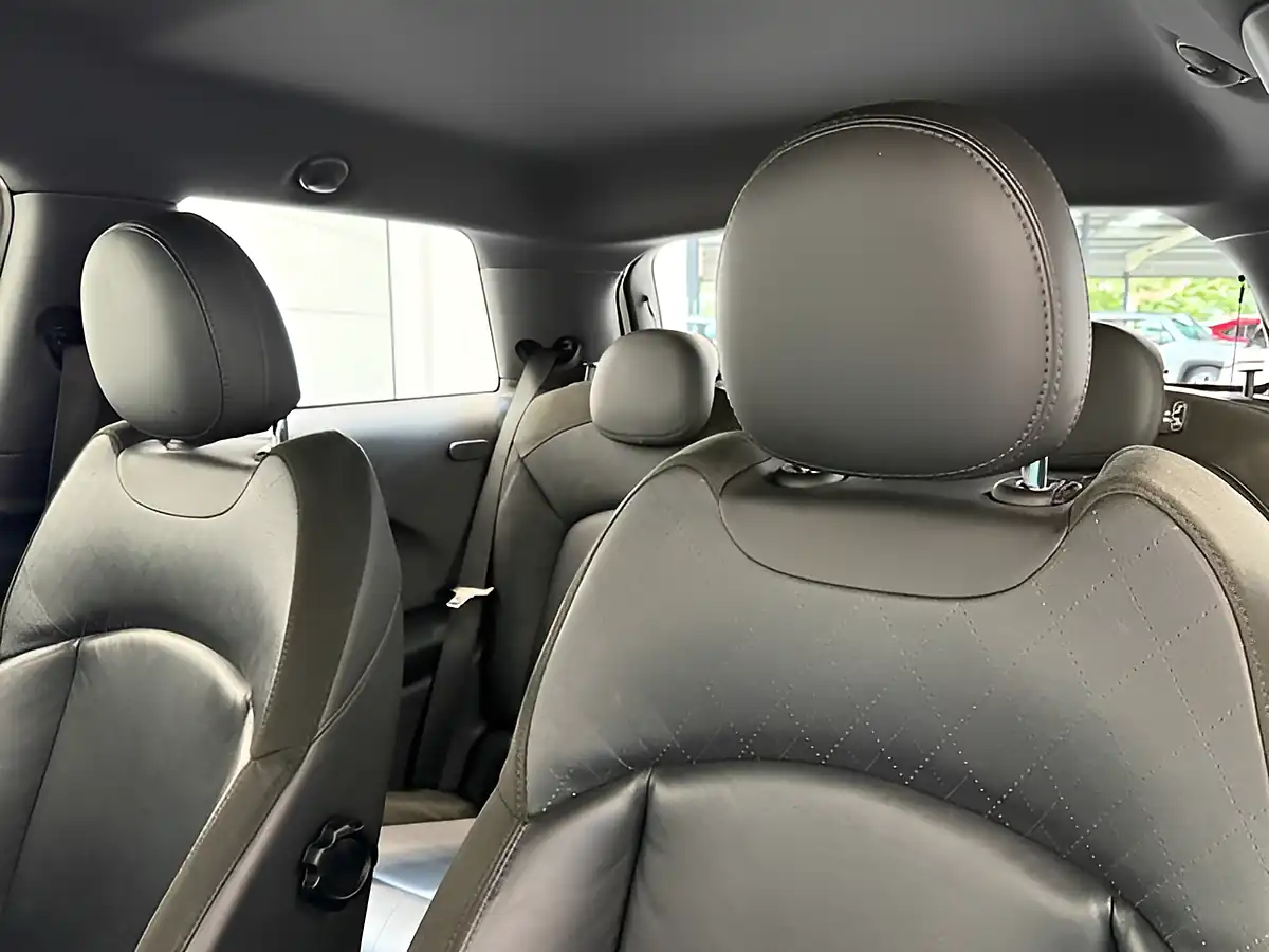Used 2019 MINI Hatch Sport White - Interior and Exterior details 16