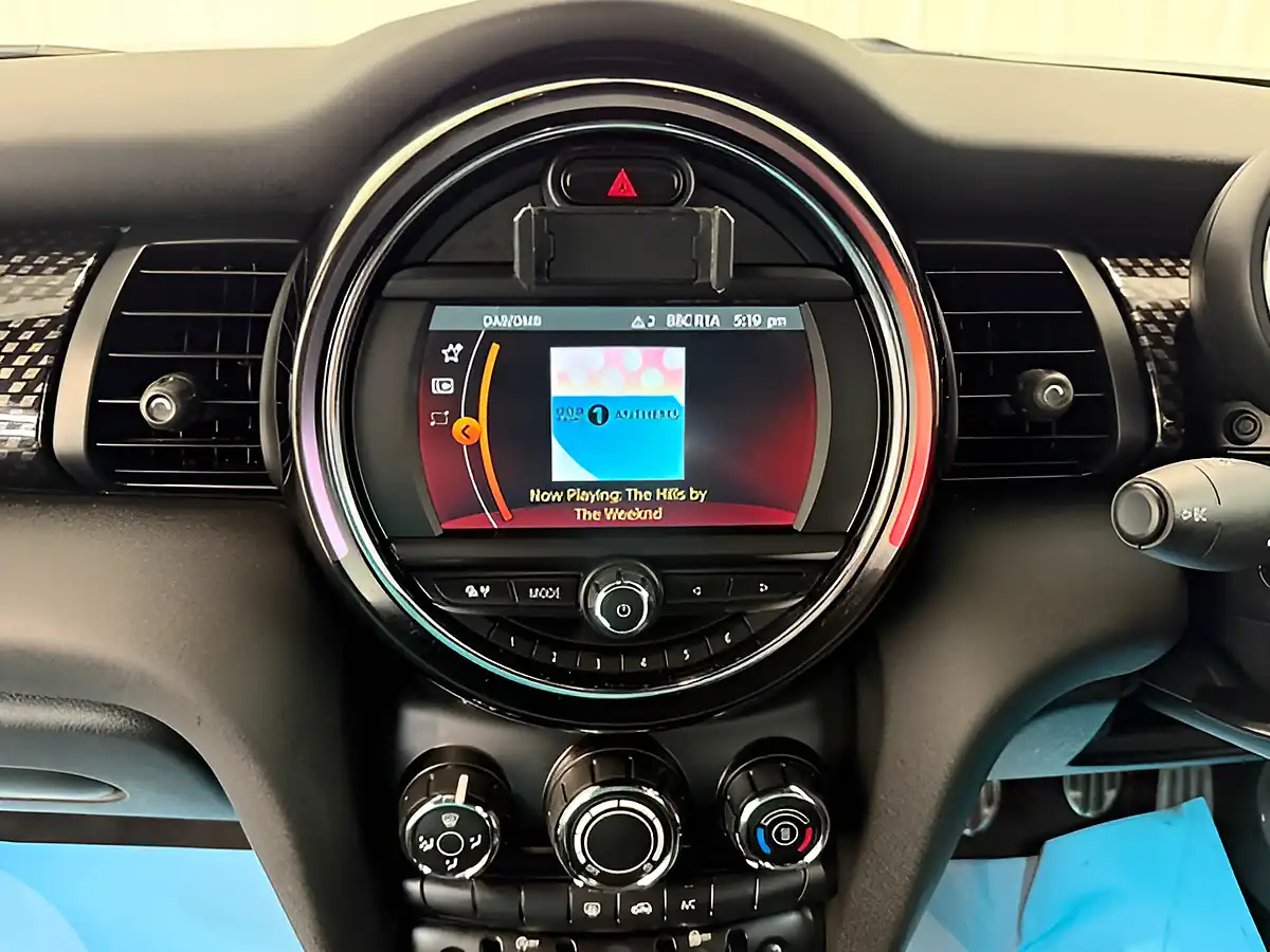 Used 2019 MINI Hatch Sport White - Interior and Exterior details 17